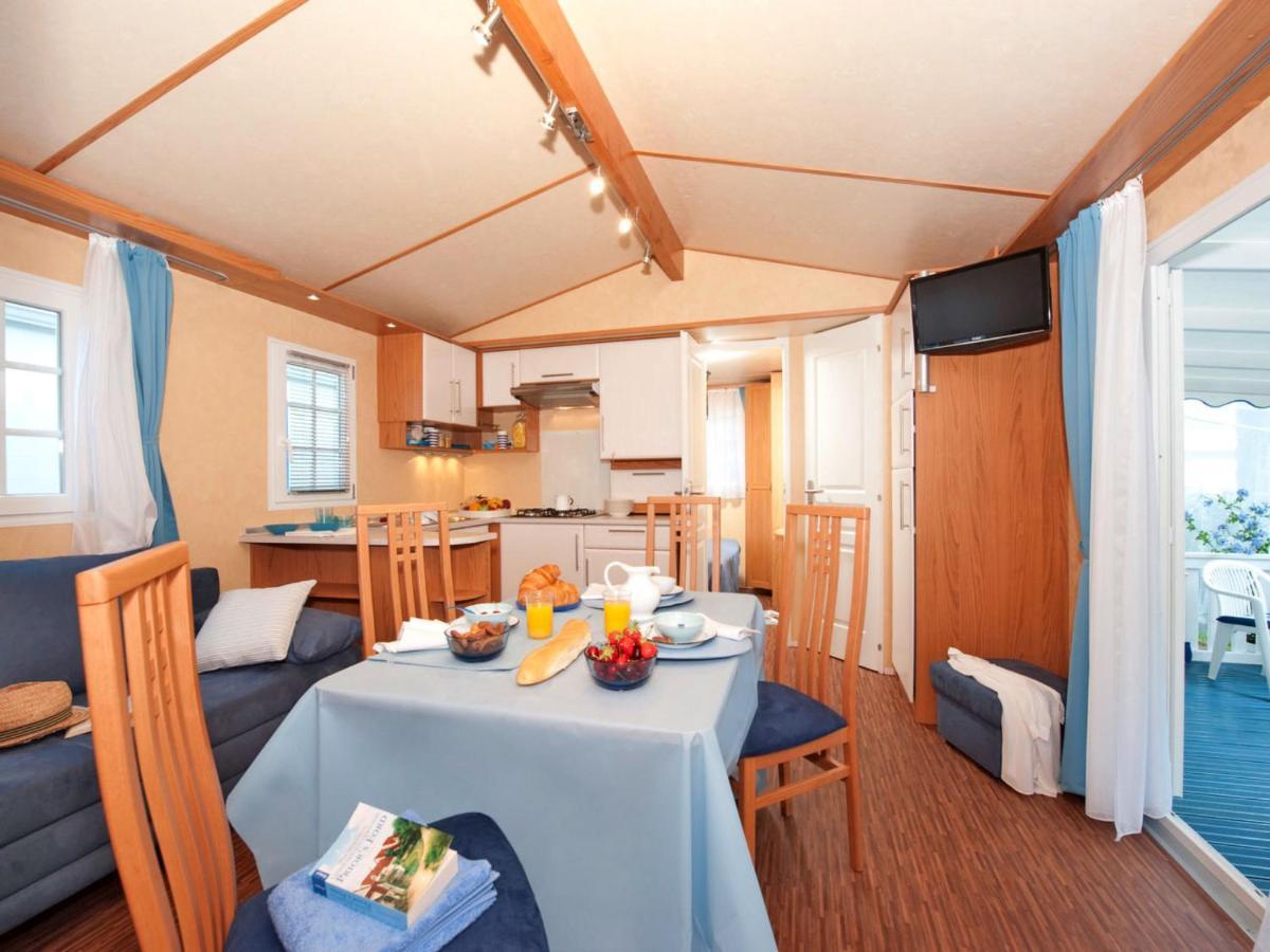 Holiday Home Maxi Caravan Comfort By Interhome Baia Domizia Kültér fotó