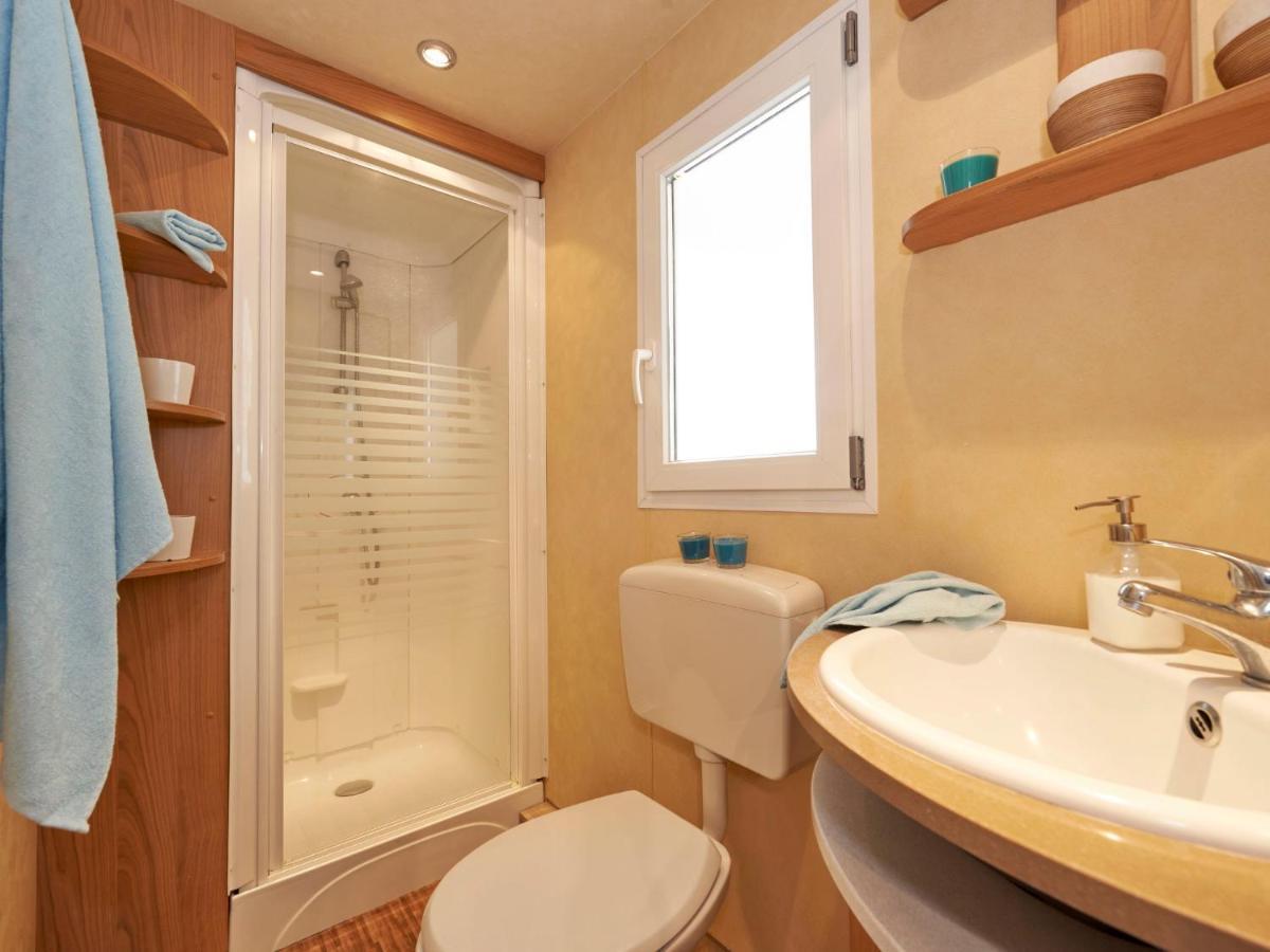 Holiday Home Maxi Caravan Comfort By Interhome Baia Domizia Kültér fotó