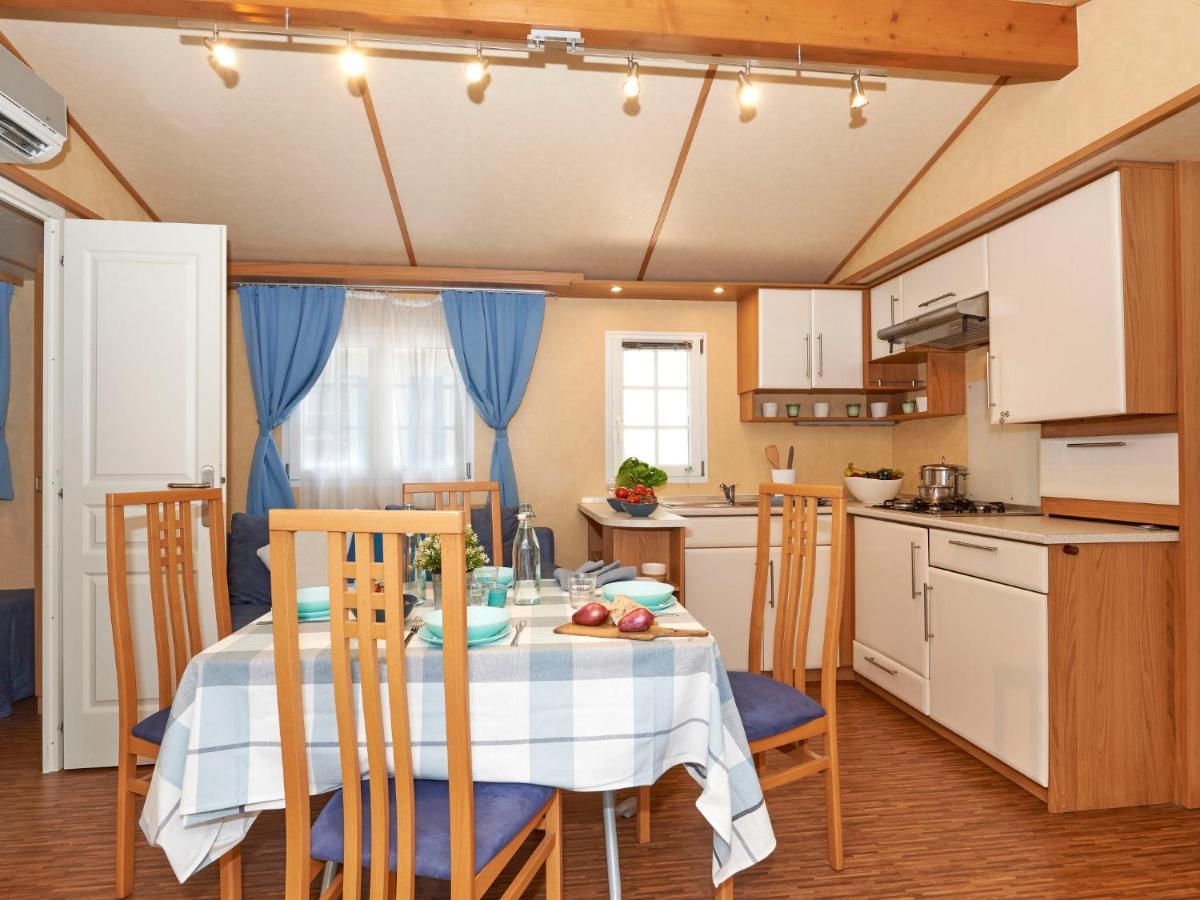 Holiday Home Maxi Caravan Comfort By Interhome Baia Domizia Kültér fotó